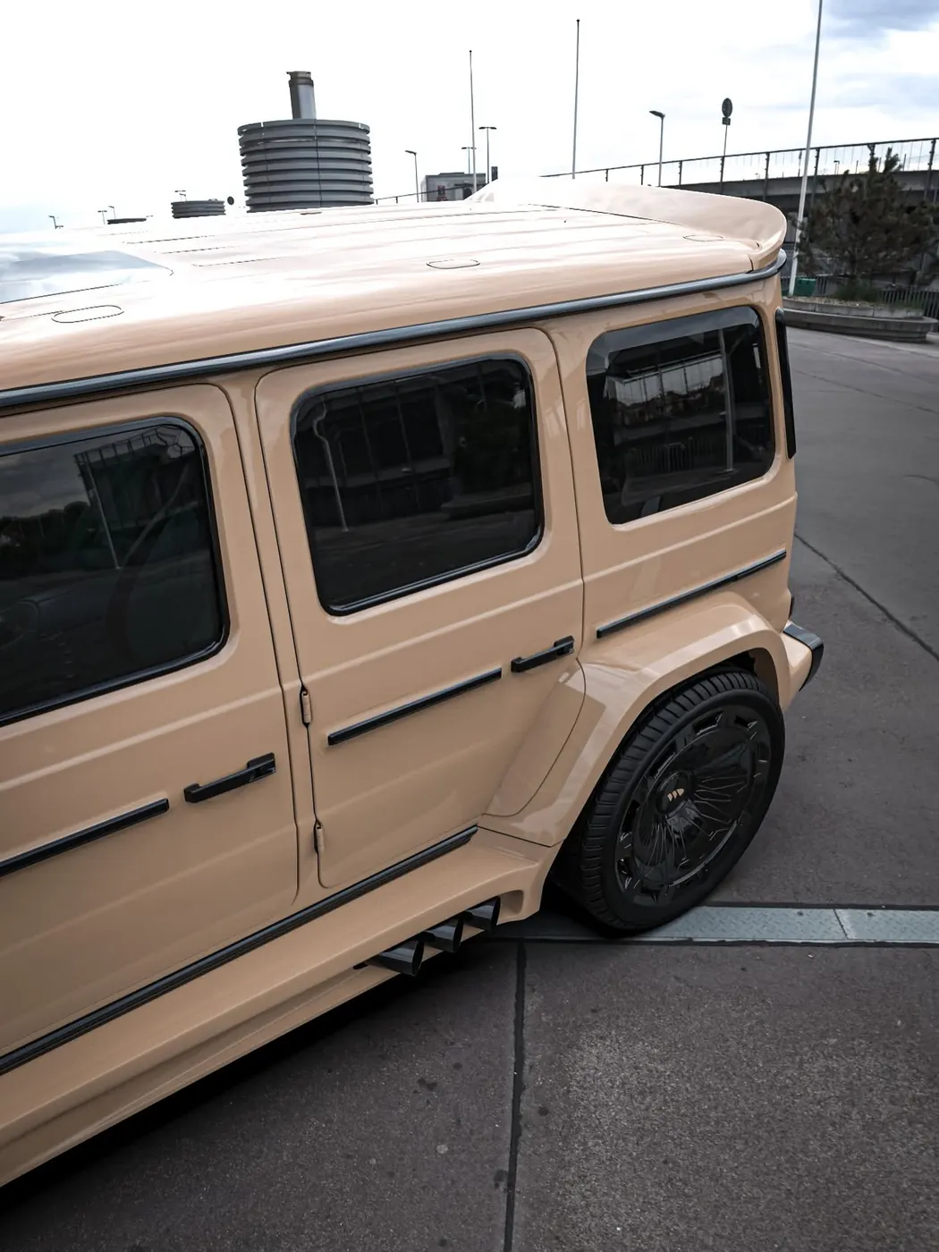 Mercedes-Benz G-Class ชุด WAIDO มุมข้าง