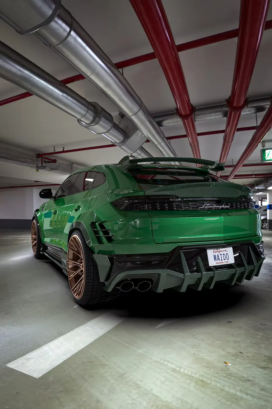 Lamborghini Urus SE ชุด WAIDO ด้านท้าย