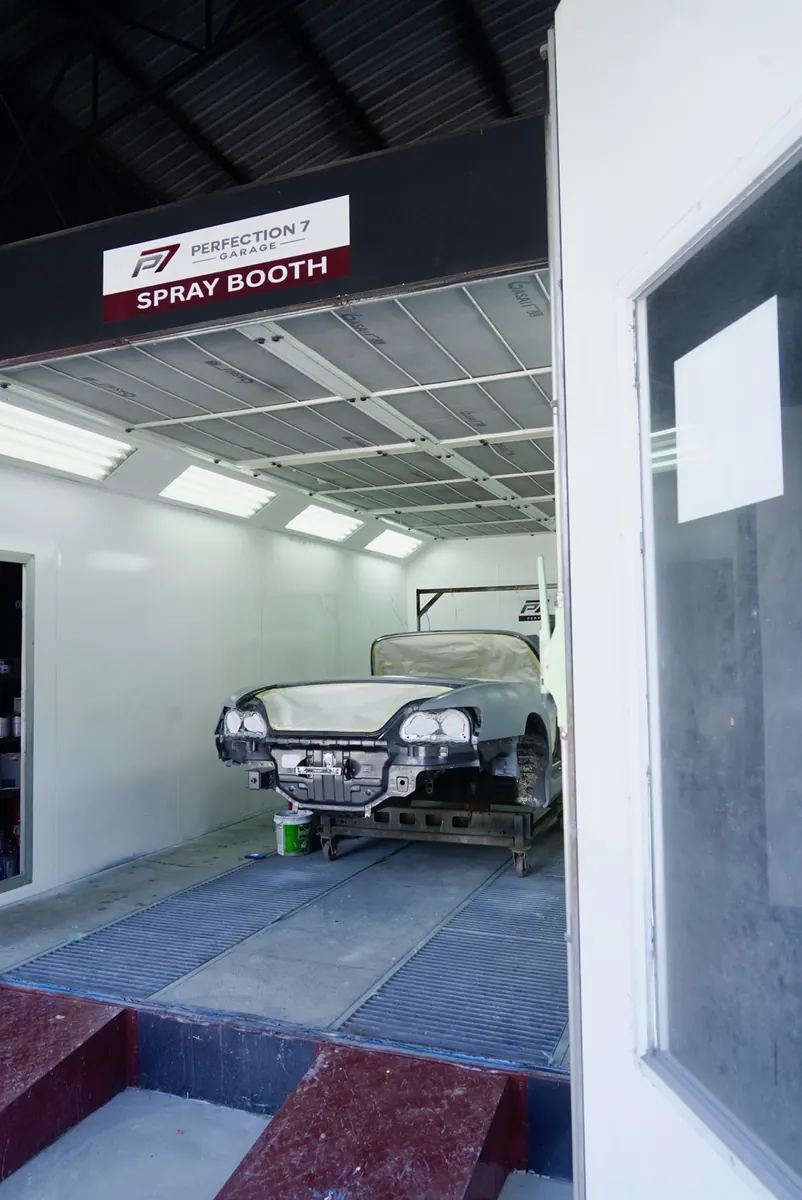 ห้องพ่นสีมาตรฐานของ Perfection 7 Garage