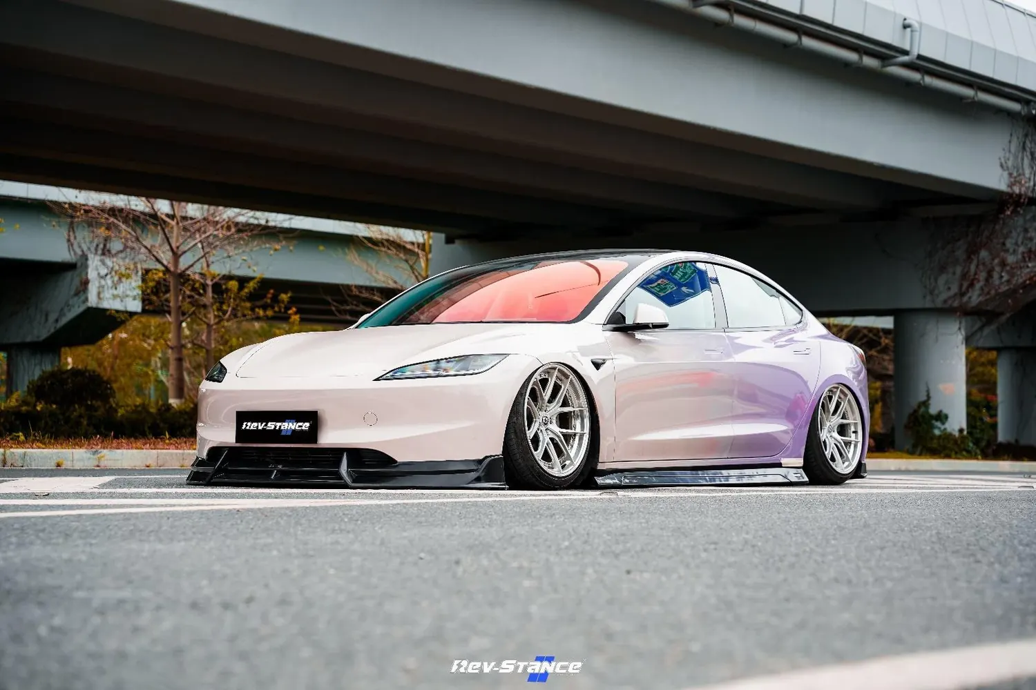 Tesla Model 3 ติดตั้งชุดแต่ง REV-STANCE